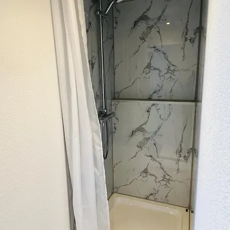 Apartment Komfortable 2-schlafzimmer-wohnung Fuer 4 *